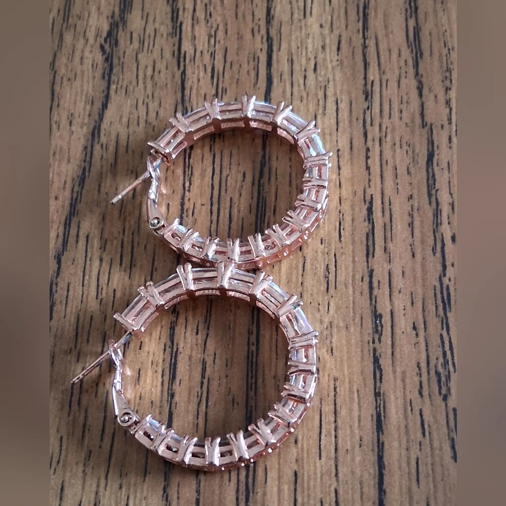 Elegant Rose Gold And Crystal Hoop Earrings EUC - Picture 11 of 11